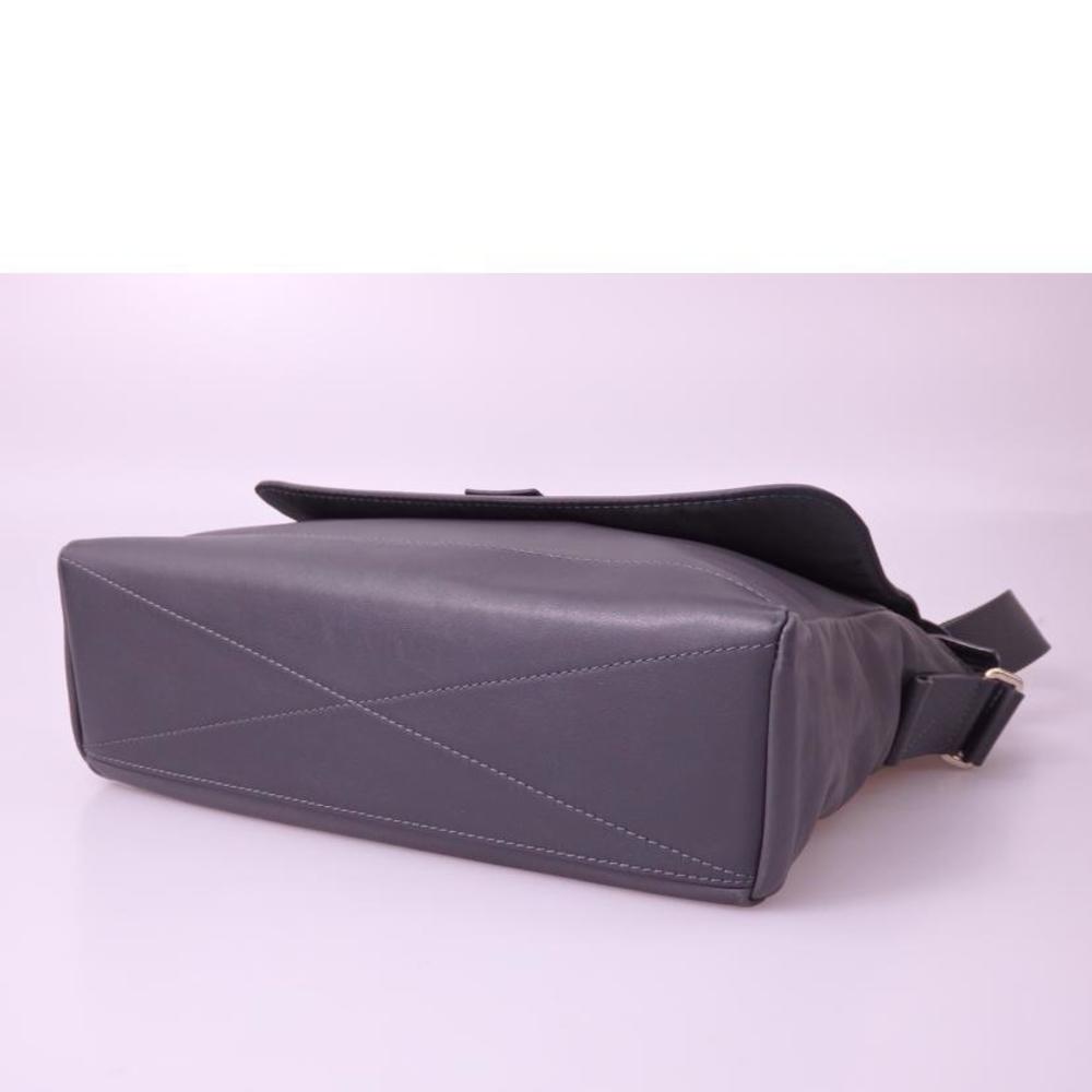 Louis Vuitton V Line Cross Shoulder Bag - Picture 3 of 6